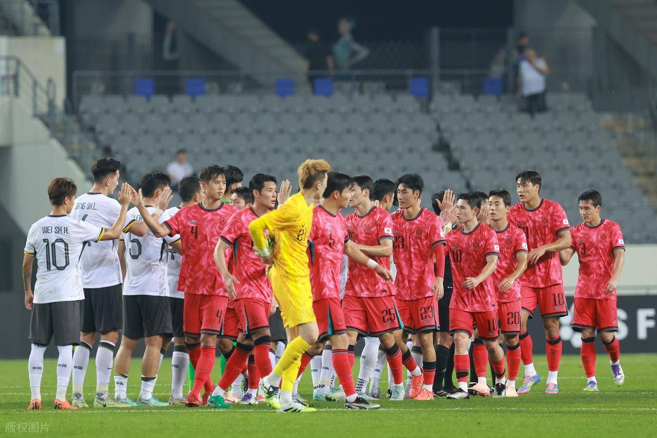 关于0-0！国足遗憾丢冠！中国女足1胜2平结束东亚杯，尴尬延续3大纪录的信息