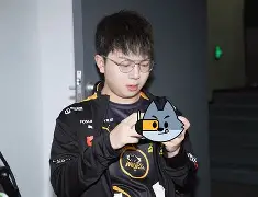 Apex英雄现场爆点不断，苍狼突击稳扎稳打拿下比赛，粉丝高呼其名