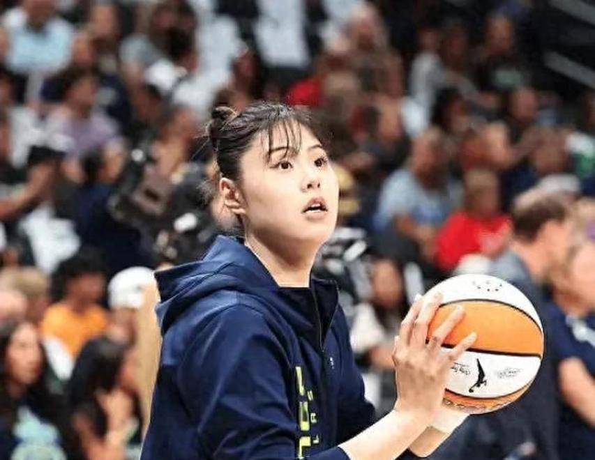 包含WNBA-李月汝10分8篮板飞翼末节逆转王牌未果的词条