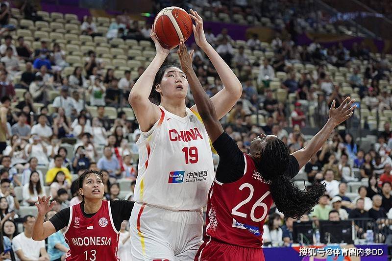 4届助攻王+2届抢断王!中国女篮26岁控卫蜕变:张子宇绝配