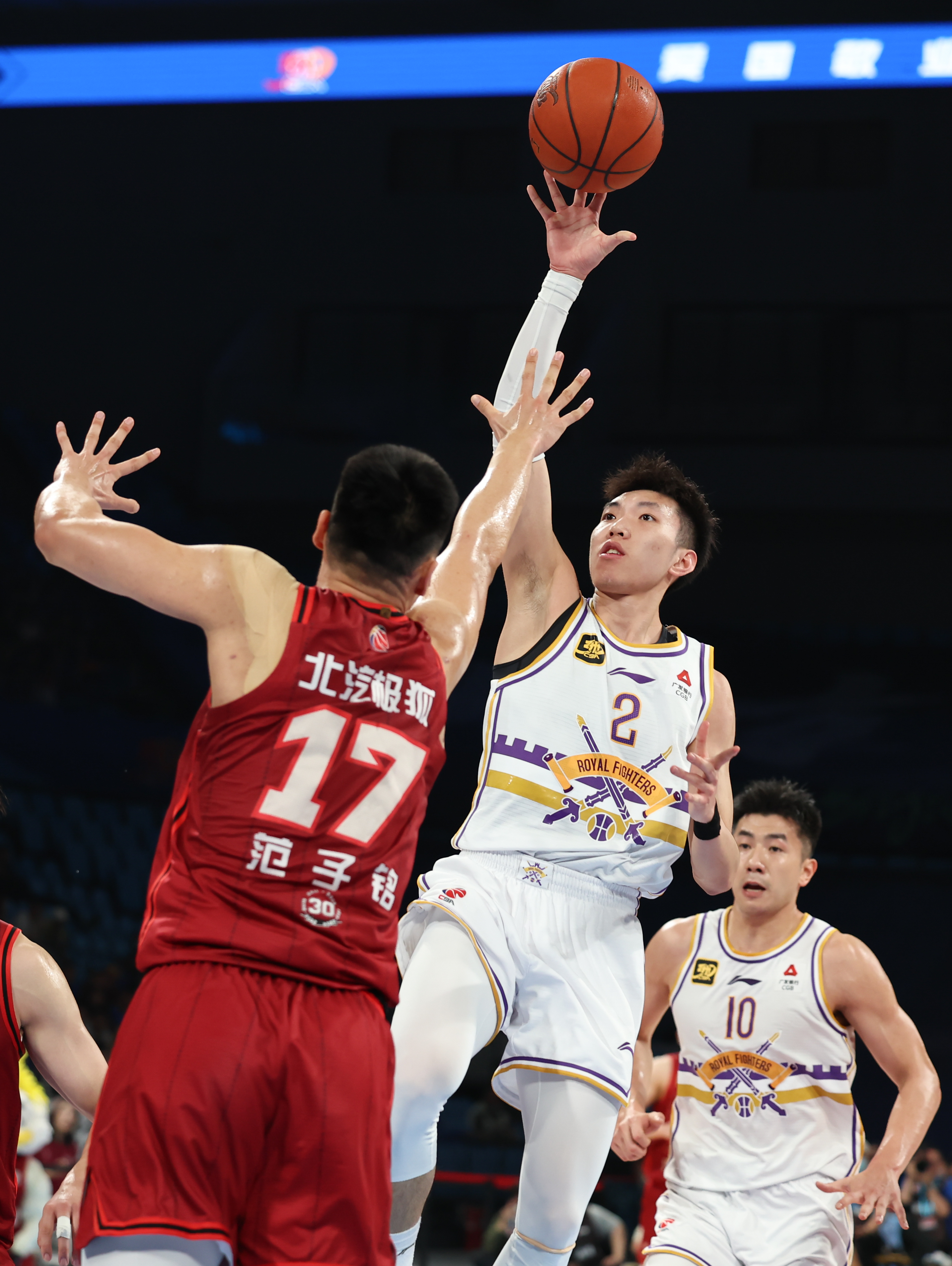 包含CBA官方发布北京男篮集锦：一起来回顾北京男篮的季后赛高光表现的词条